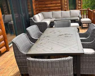 A Secret Cabin on Private lake - New Lisbon - Patio