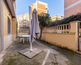 Casa Vacanze La Sirenetta - Lido di Ostia - Patio