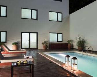 إن إتش مندوزا كورديليرا - ميندوزا - حوض السباحة