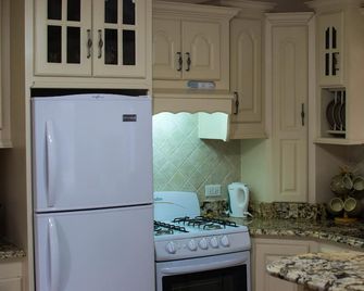 Hopeville Apartments - Charnocks - Cocina