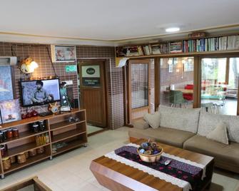 Albatross Dag Evleri Butik Otel - Güre - Wohnzimmer