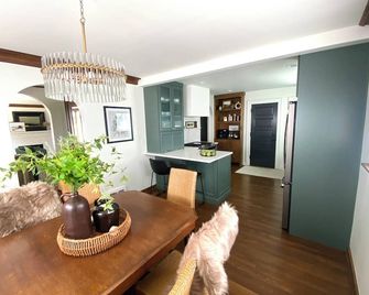 Luxe & Serene Gem, Arches Cottage Retreat - Grand Rapids - Salle à manger