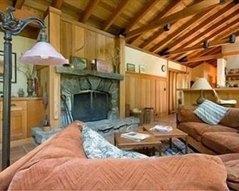 Secluded Hideaway Cottage By Mt Stream Near Hiking, Biking, Skiing, Hot Springs - Markleeville - Living room
