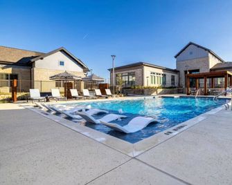 Worker Friendly Kingbed Washer Dryer A Plus Location Wifi - Sherman - Pool