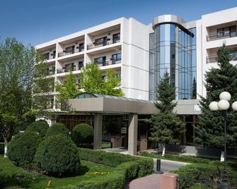 Hotel Dumbrava - Bacău - Gebäude