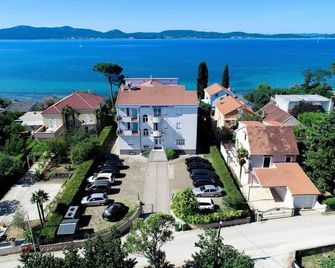 Hotel Belvedere - Sukošan - Vista del exterior