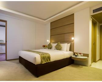 Hotel Tulip Bangalore - Bengaluru - Bedroom