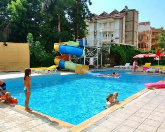 Hedef Kleopatra Golden Sun Hotel - Alanya - Bể bơi