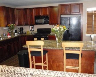 Rental For Super Bowl And/Or Mardi Gras. 10 Min To Quarter -3 Off Street Park - Arabi - Cocina