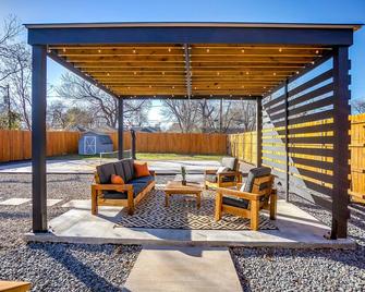 ️pickleball Court & Hot Tub! Walk To At&t Stadium, Globe Life, Six Flags! - Arlington - Patio