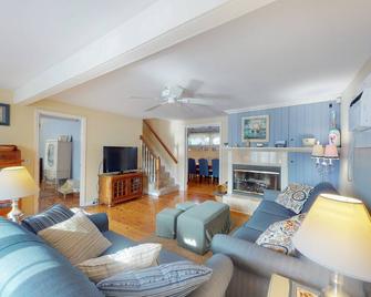 The Cottage at Long Sands - York - Living room