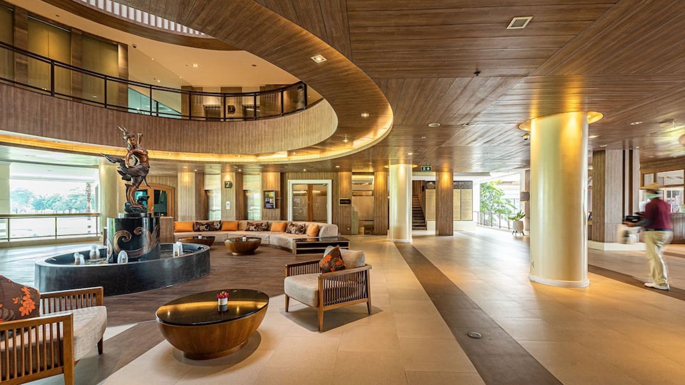 Summit Windmill Golf Suite Hotel at Suvarnabhumi