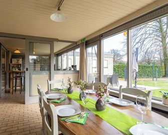 Rural holiday home with large garden - Peer - Eetruimte