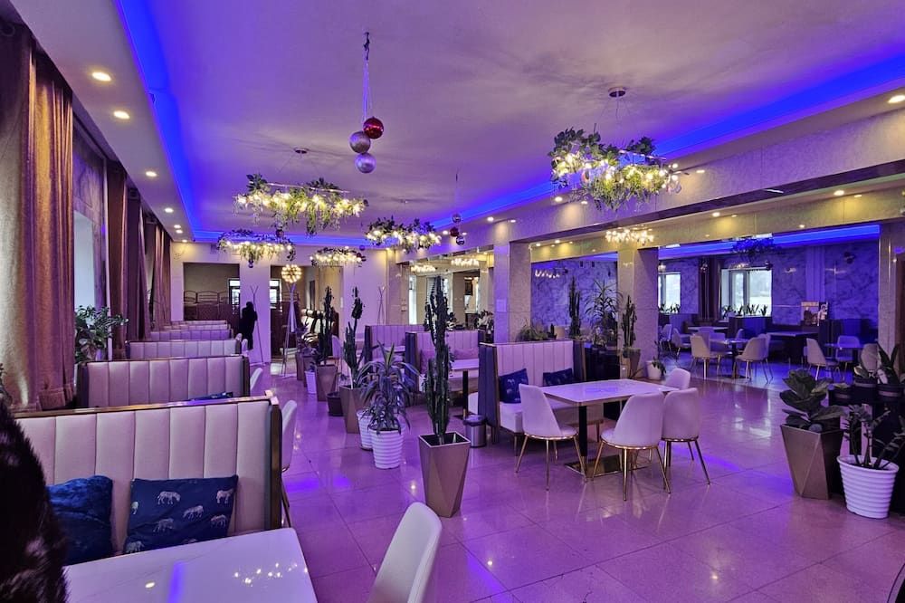 Land Hotel thumbnail 3