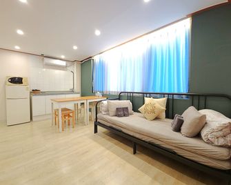 OYO Rooftop Hostel - Seoul
