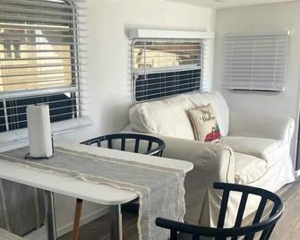 Comfy stay in private 2beds, 1bath kitchen RV - Escondido