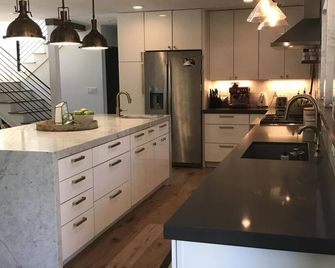 Explore Redwood forests on the Avenue of The Giants and the Eel river - Redway - Kitchen