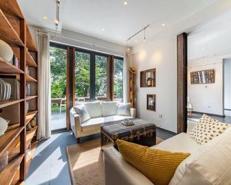 Nianhua Jingshe Guesthouse (West Lake Lingyin Store) - Hangzhou - Living room