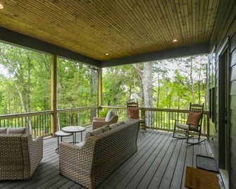 Franklin's Best Hideaway! - Franklin - Balcony
