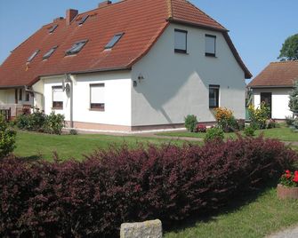 Apartment in the countryside in a quiet location - Schaprode - Building