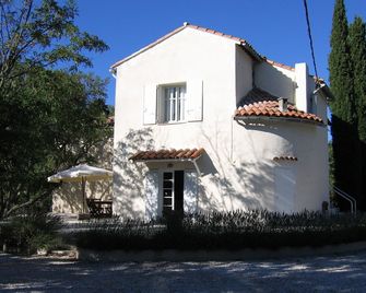 A villa in the heart of nature - Peypin - Edificio