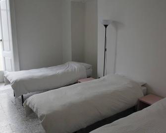 1bed in Basic 8 Bed Mixed Dorm Share Bathroom - Naples - Chambre