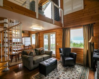 Waterfront Cabin, Central Kenai - Alaskan Sunset Cabins: The 'denali' - Kasilof - Living room