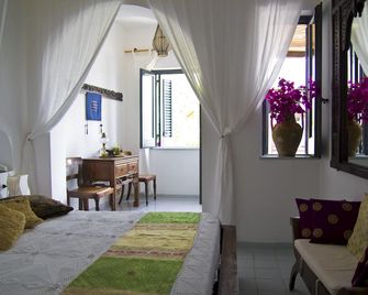 Quartara Boutique Hotel - Panarea - Schlafzimmer