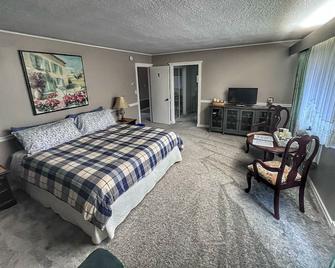Sunny Shuswap B&B - Chase - Bedroom