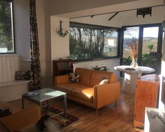 Little Peregrine, an Idyllic quiet cottage at Peregrine Hall. - Lostwithiel - Living room
