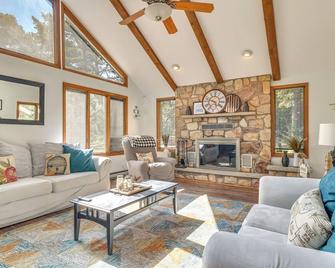 Lake Harmony Home Near Big Boulder! - Lake Harmony - Living room