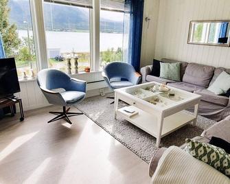 Seaside Retreat in Lyngen-By Traum - Svensby - Sala de estar