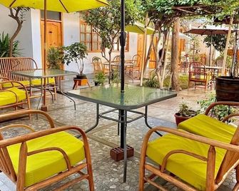 El Huerto Hostel - Ica - Patio