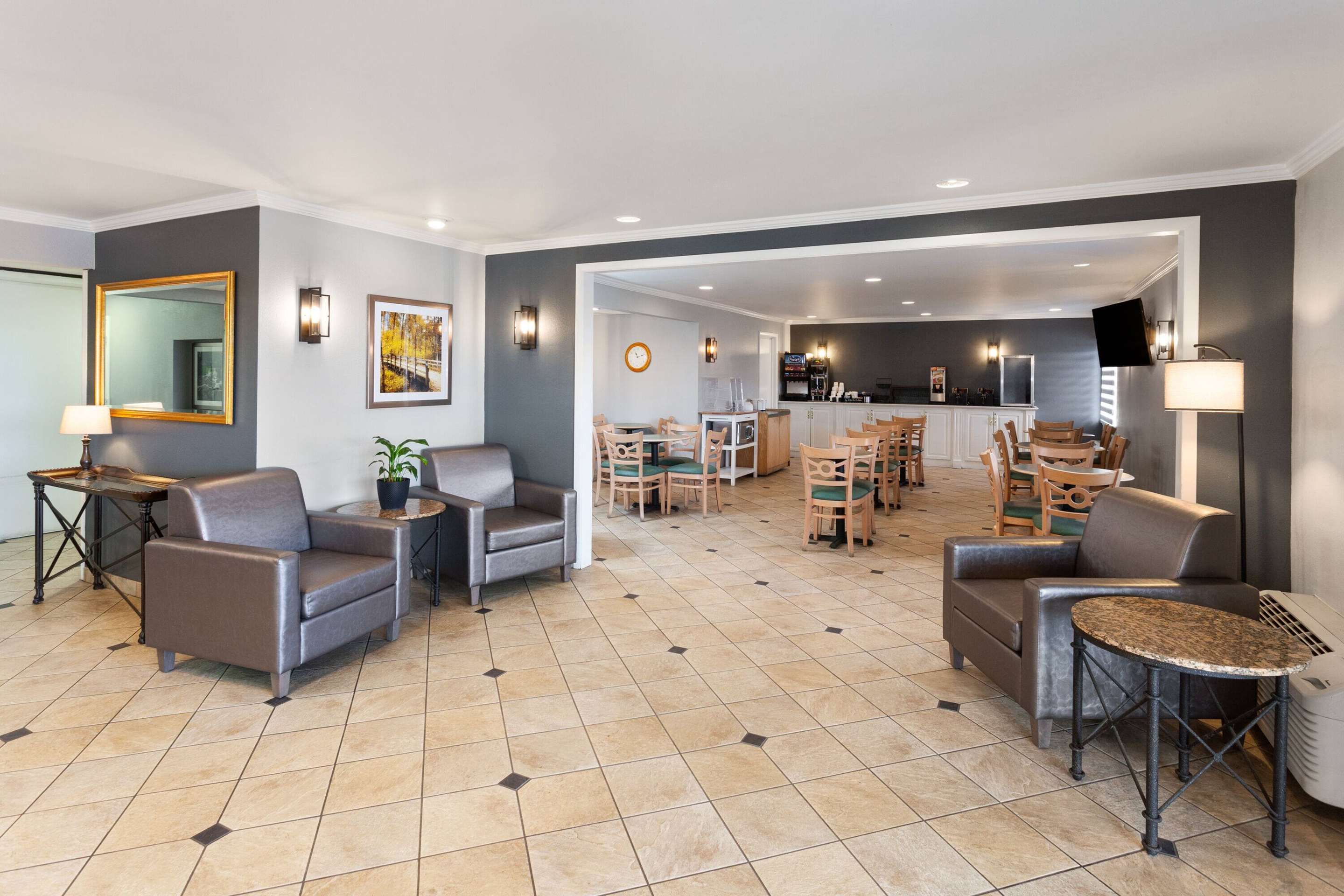 La Quinta Inn by Wyndham Cleveland Independence - Independence - Lounge
