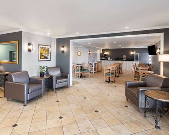 La Quinta Inn by Wyndham Cleveland Independence - Independence - Lounge
