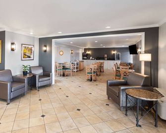 La Quinta Inn by Wyndham Cleveland Independence - Independence - Lounge
