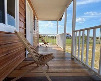 Entire House, Safe, Clean, Affordable - Belize City - Balcony