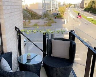 Bright 3-Room Apartment with Balcony - Aarhus - Balcony