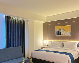 Lynn Hotel Tuban - Tuban - Habitación