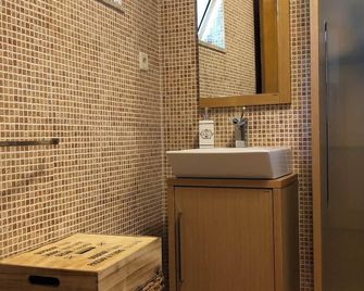 Charming Villa in Resende with Private Pool - Resende - Bathroom