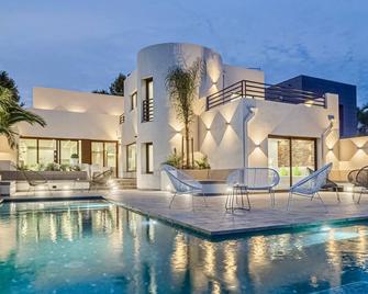 Villa N°15 in the heart of the marina, close to Roses, Costa Brava - Empuriabrava - Pool