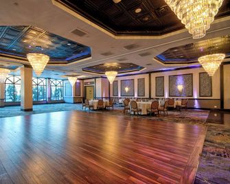 DoubleTree by Hilton Poughkeepsie Convention Center - Poughkeepsie - Lobby