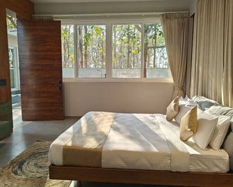 The Amberle Resort - Yelagiri - Bedroom