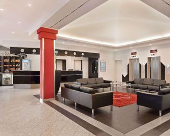 Ramada by Wyndham Bottrop - Bottrop - Salónek
