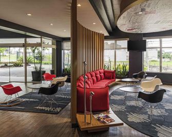 Ibis Curitiba Aeroporto - São José dos Pinhais - Sala de estar