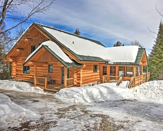 Lakefront Log Cabin with Dock about 9 Mi to Lutsen Mtn - Lutsen
