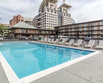 Quality Inn Downtown Historic District - Mobile - Piscina