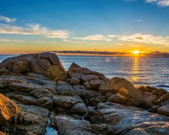Atlantis Oceanfront Inn Gloucester - Gloucester