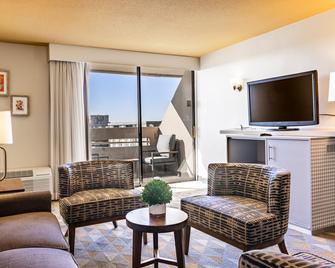 Holiday Inn Denver East - Denver - Living room