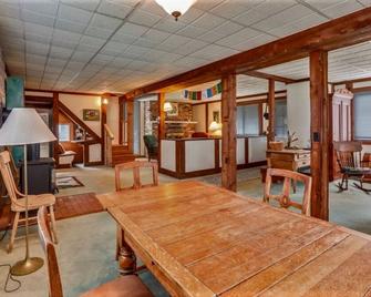 The Harrison Inn Artist`s Cottage - New Listing! - Cannon Beach - Dining room